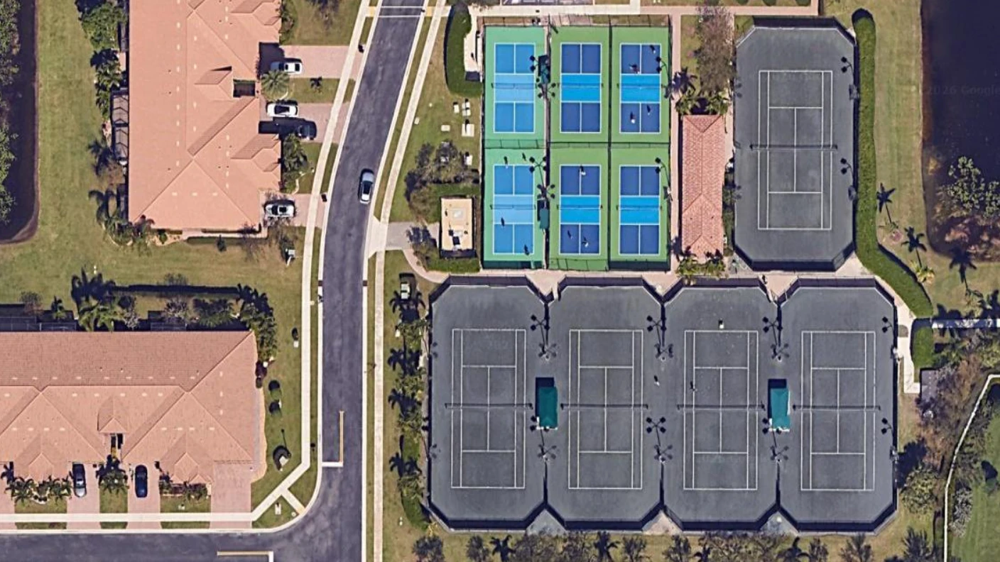 Aerial view of Villaggio Reserve clubhouse with Har-Tru tennis courts and pickleball courts in Delray Beach