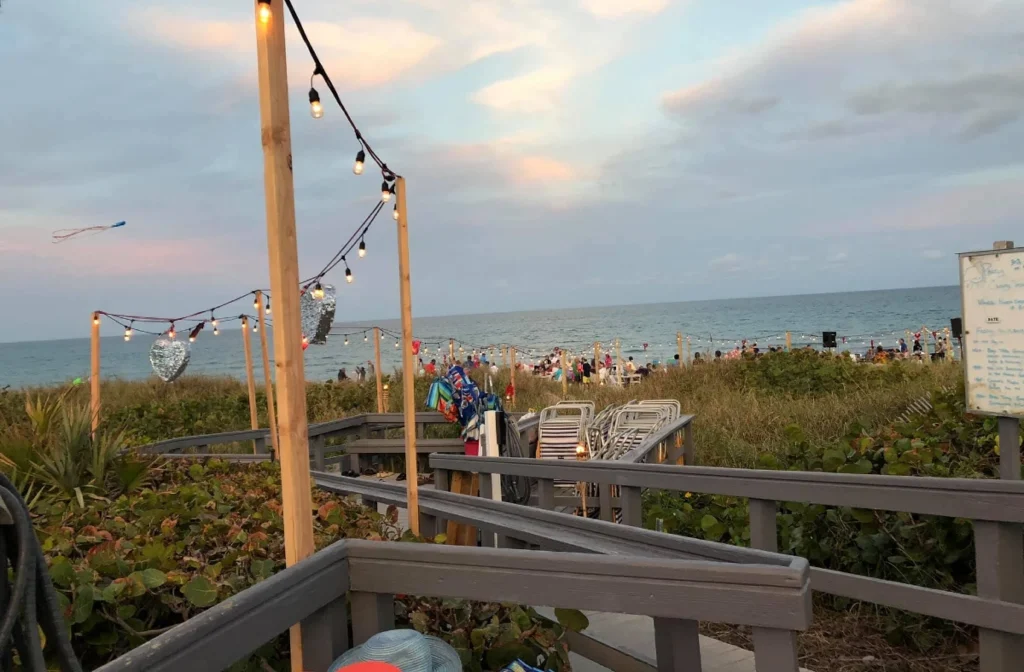 Private beach access at Yacht & Racquet Club of Boca Raton
