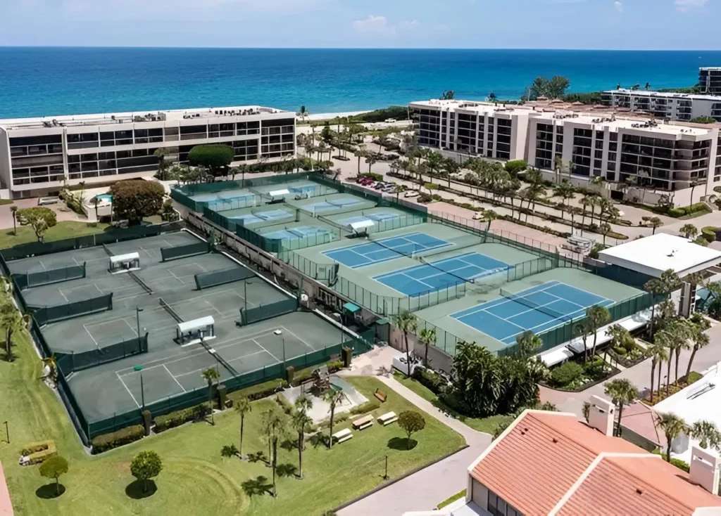 Aerial view of the tennis and pickleball complex at Yacht & Racquet Club