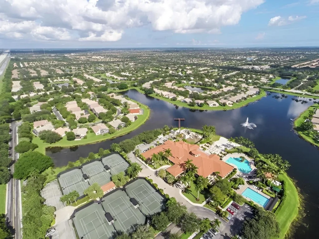 Aerial view of the Valencia Lakes tennis complex and clubhouse.